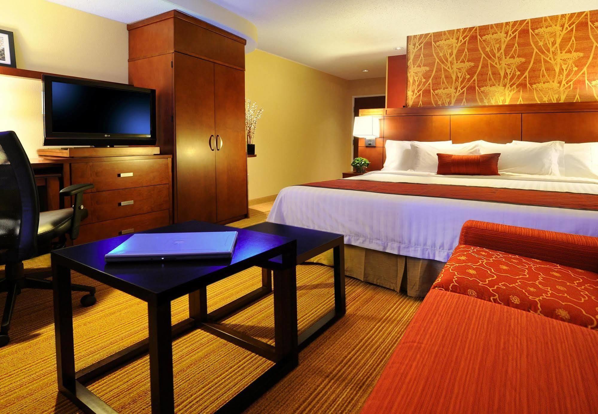 Courtyard By Marriott San Antonio Riverwalk Esterno foto